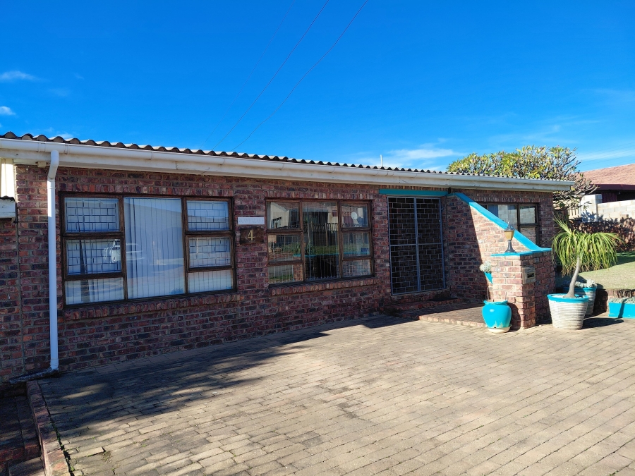 4 Bedroom Property for Sale in Windsor Park Eastern Cape